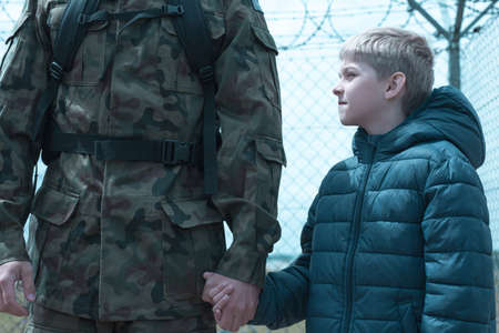 Junger Soldat besorgt es seiner Freundin Junger Soldat besorgt es seiner Freundin